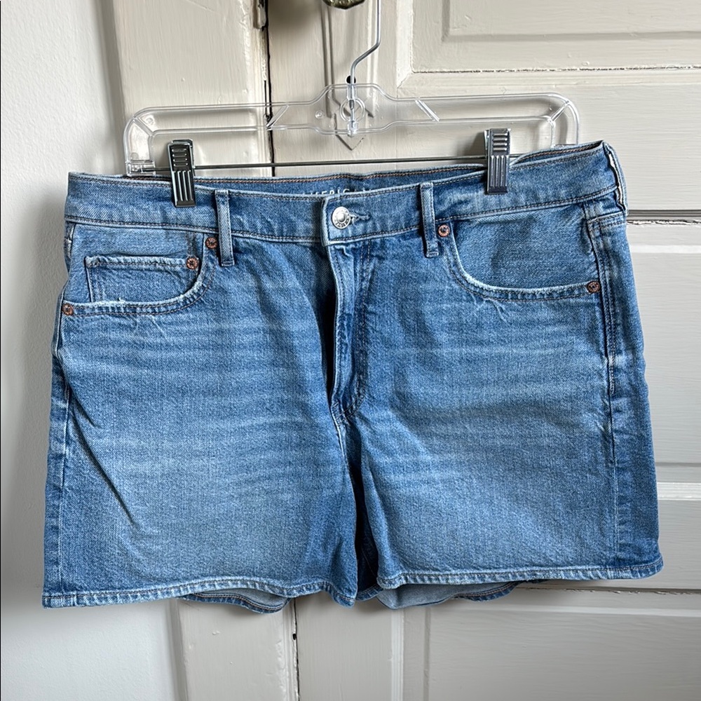 American Eagle Strigid Relaxed Denim Shorts 12